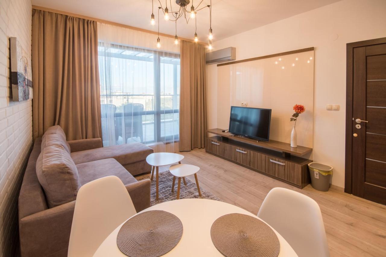 City Apartments Triumph Varna Buitenkant foto